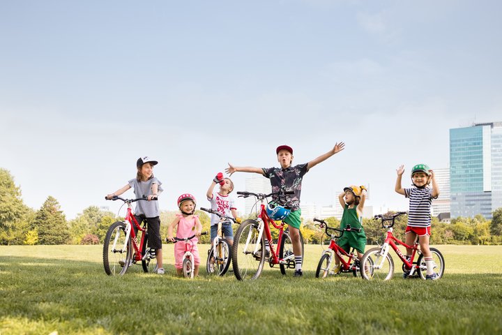 woom Gang with red bikes