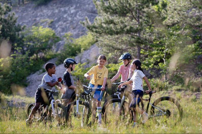 Group of kids with their woom mountain bikes