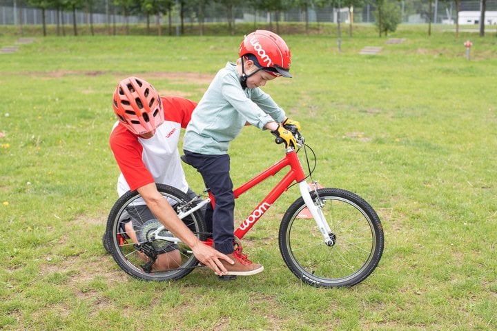 Putting stabilizers on online a bike